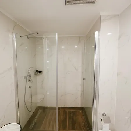 Grand Sapphire Hotel, Casino & Deluxe Residential *