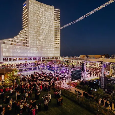 Grand Sapphire Hotel, Casino & Deluxe Residential Apartman