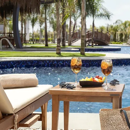 Grand Sapphire Hotel, Casino & Deluxe Residential *