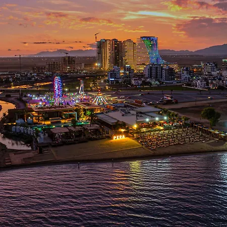 Grand Sapphire Hotel, Casino & Deluxe Residential Apartment *