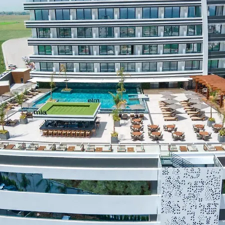 Апартаменты Grand Sapphire Hotel, Casino & Deluxe Residential