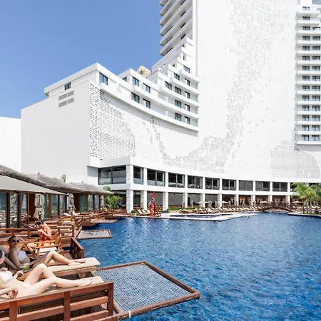 Grand Sapphire Hotel, Casino & Deluxe Residential Apartment *