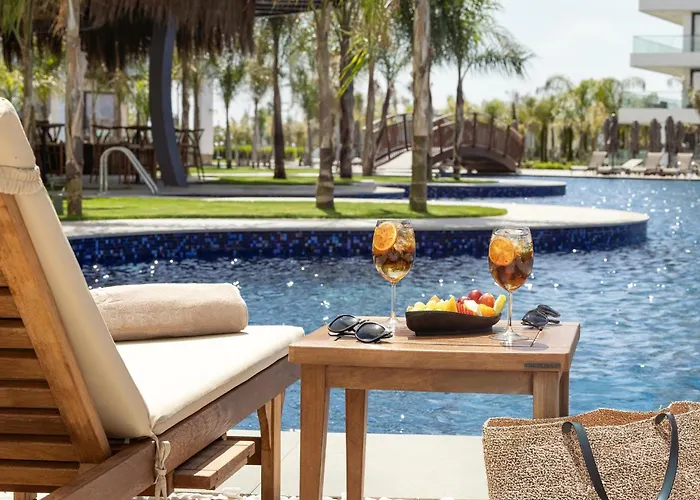 Grand Sapphire Hotel, Casino & Deluxe Residential *